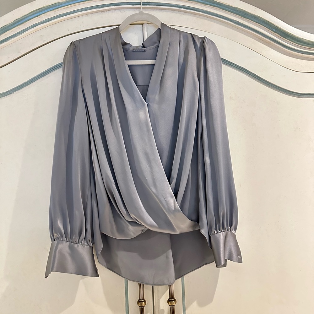Elie Tahari Sliver/ Gray Blouse